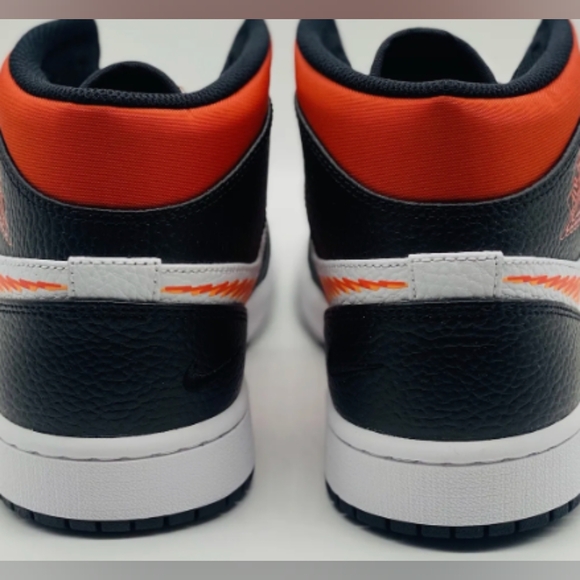 Air Jordan 1 Mid Zig-Zag Team Orange - Picture 3 of 4